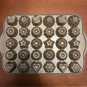 Nordic Ware Bundt Teacake & Candies Pan